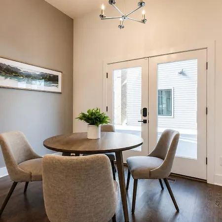 2 West End Homes Minutes To Broadway *
