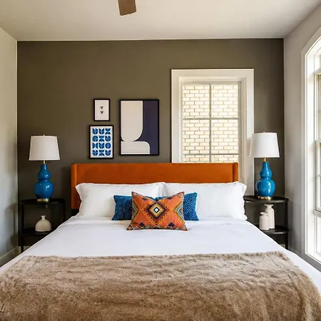 Stylish West End With Rooftop & Patio * Nashville