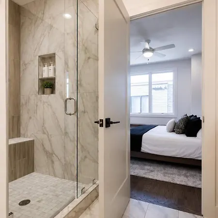 2 West End Homes Minutes To Broadway Holiday home Nashville