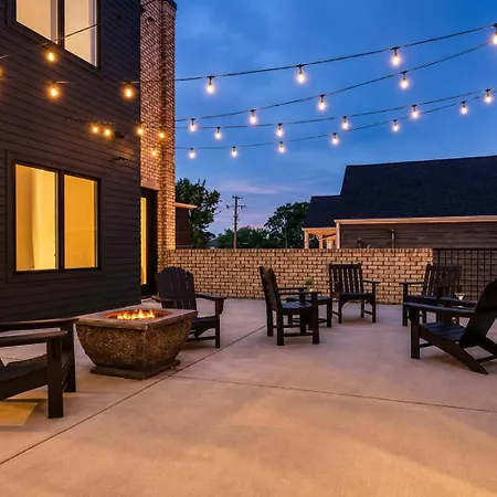 Holiday home 2 West End Homes With Stunning Rooftop Views