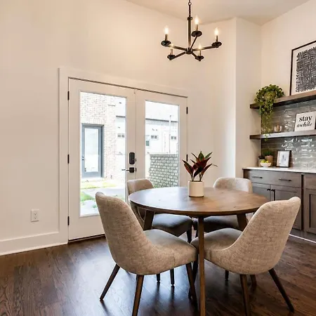 2 West End Homes Minutes To Broadway