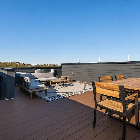 Holiday home West End Getaway Balcony Near Broadway