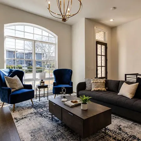 2 West End Homes Minutes To Broadway Holiday home Nashville