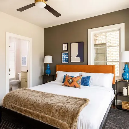 Stylish West End With Rooftop & Patio Nashville