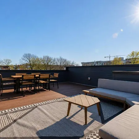West End Getaway Balcony Near Broadway Holiday home