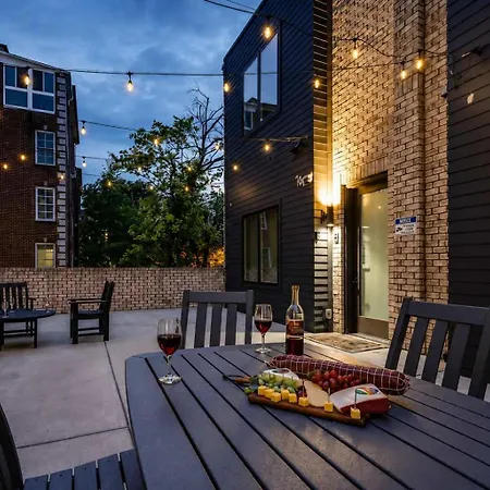 Stylish West End With Rooftop & Patio Nashville