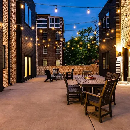 Holiday home 2 West End Homes With Stunning Rooftop Views *