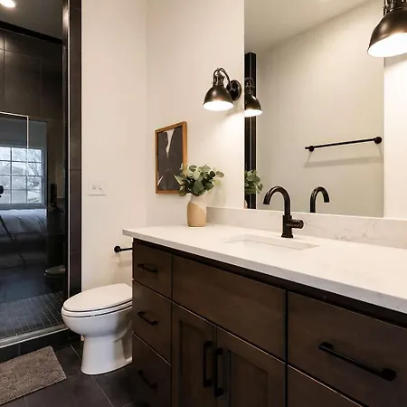 Holiday home 2 West End Homes Minutes To Broadway Nashville
