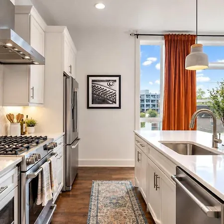 The Southern Lady - Newly Renovated Spacious Patio * Nashville