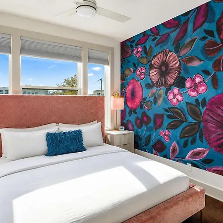 The Southern Lady - Newly Renovated Spacious Patio Holiday home