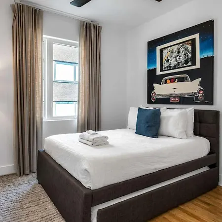 Holiday home Spectacular Double Rooftop 7 Mins To Broadway