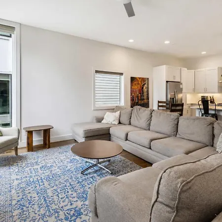 Gorgeous Home-2 Miles To Lower Broadway Holiday home *