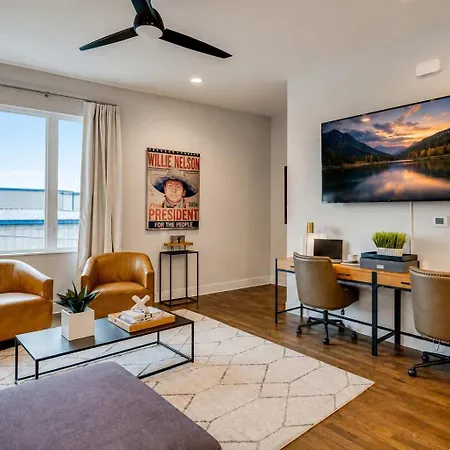 Honky Tonk Hangout - Minutes To Downtown - Rooftop Holiday home Nashville