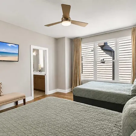 Spacious Close To Belmont Rooftop Holiday home