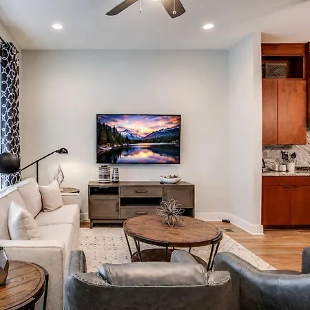 Two Homes - Accommodates 24 Guests Holiday home Nashville