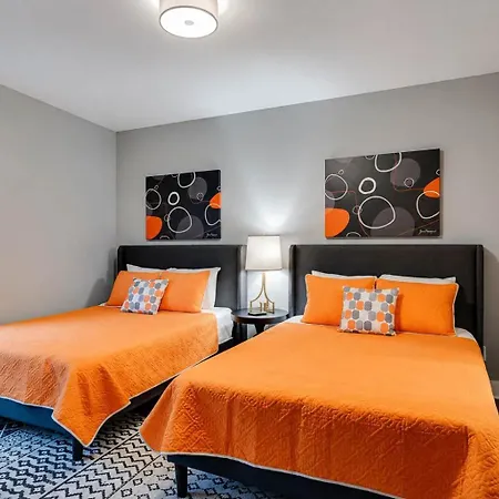 Honky Tonk Hangout - Minutes To Downtown - Rooftop Holiday home *