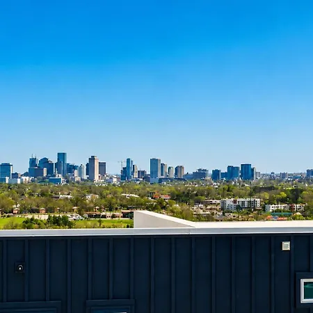 Skyline Hot Tub Retreat Walk To Honky Tonks Holiday home *