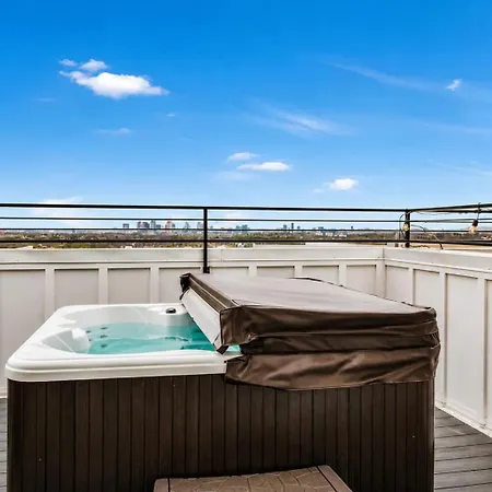 Modern Rooftop & Hot Tub Holiday home Nashville
