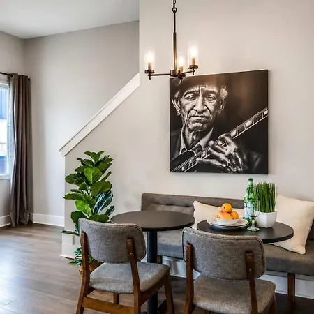 Modern Rooftop & Hot Tub Holiday home Nashville