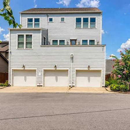 Getaway Walk To Broadway & Vandy Holiday home