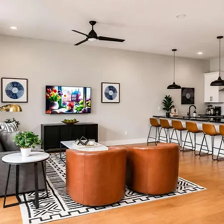 Holiday home Getaway Hot Tub & Sleeps 12 Nashville