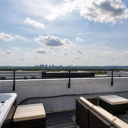 Getaway Hot Tub & Sleeps 12