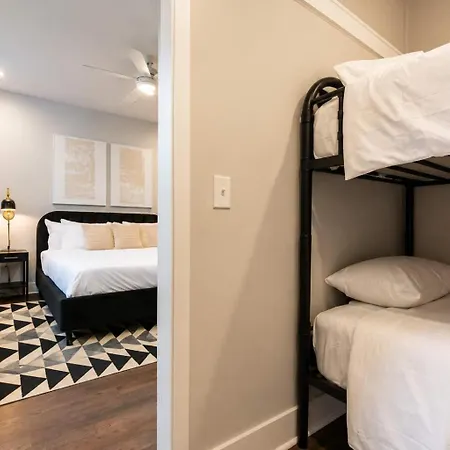 Holiday home King Bed 3 Miles To Broadway