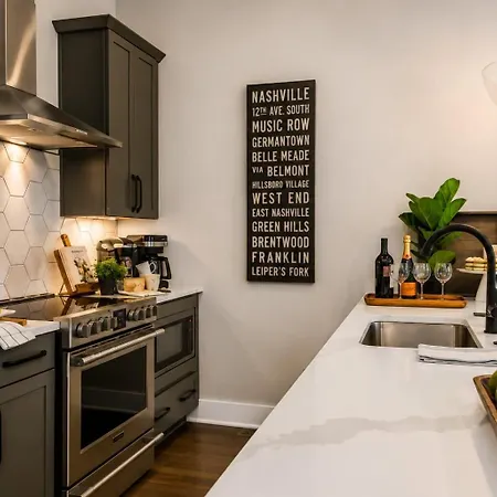 Modern Rooftop & Hot Tub Holiday home Nashville