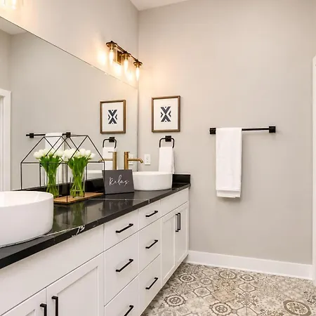Holiday home Getaway Hot Tub & Sleeps 12 Nashville