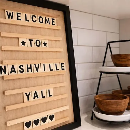 King Bed 3 Miles To Broadway Holiday home Nashville