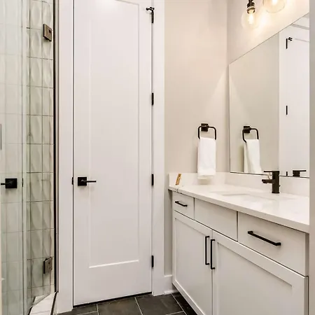 Getaway Hot Tub & Sleeps 12