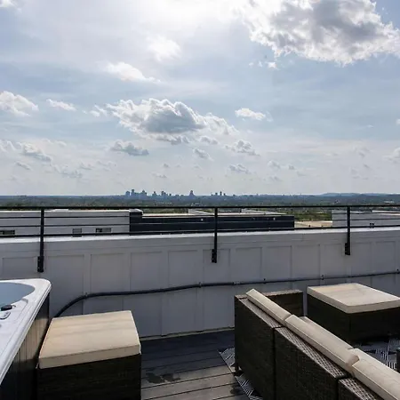 2 Homes Hot Tubs Sleeps Up To 24 Nashville