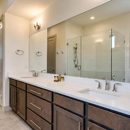 Getaway Walk To Broadway & Vandy Holiday home *