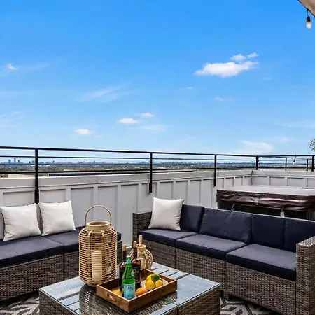 Modern Rooftop & Hot Tub Nashville