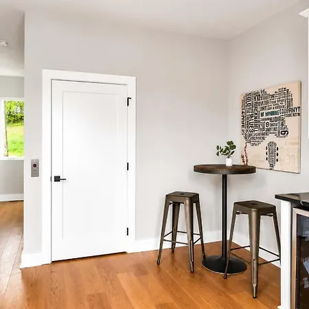 2 Homes Hot Tubs Sleeps Up To 24 * Nashville