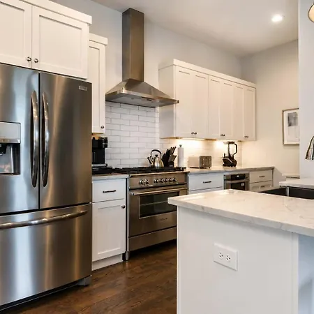 2 New Homes Near Vandy & 3 Min To Bars