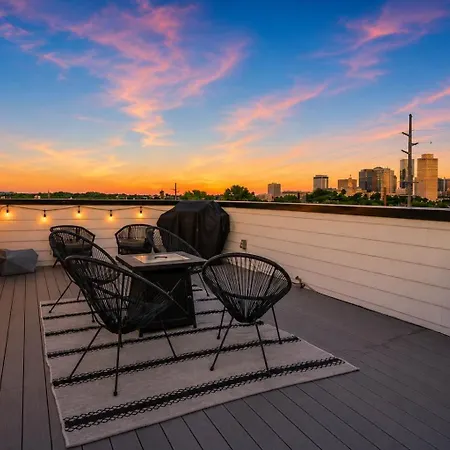 Holiday home Escape Skyline Views Minutes To Broadway *