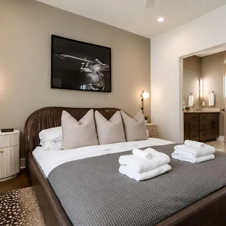 2 New Homes Near Vandy & 3 Min To Bars