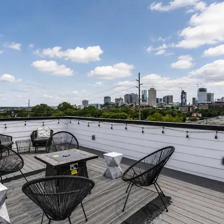 Stylish Skyline Views *