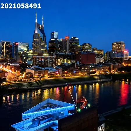 2 New Homes Near Vandy & 3 Min To Bars Holiday home Nashville