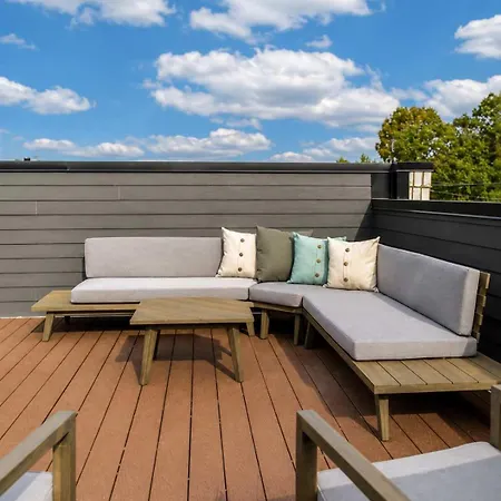 Modern West End Oasis Rooftop Views * Nashville