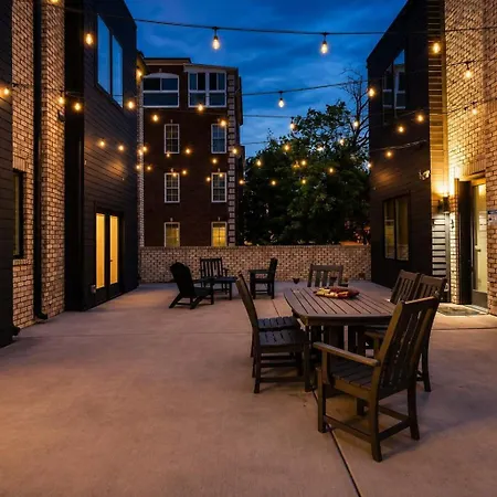 Holiday home Modern West End Oasis Rooftop Views