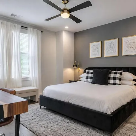 2 New Homes Near Vandy & 3 Min To Bars Holiday home Nashville