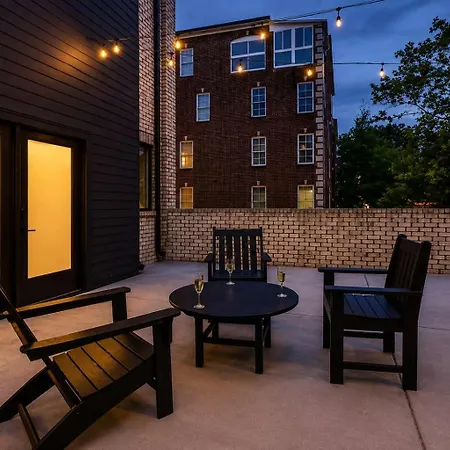Modern West End Oasis Rooftop Views Holiday home *