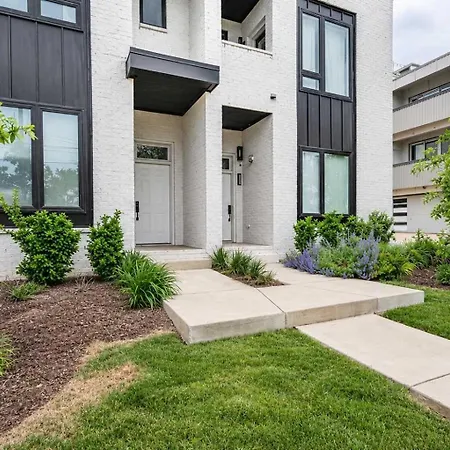 Holiday home Stylish Skyline Views *