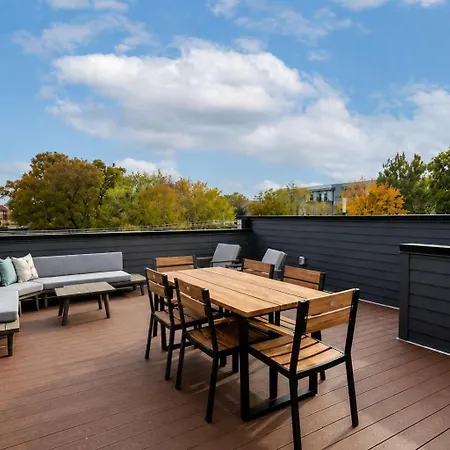 Modern West End Oasis Rooftop Views Holiday home