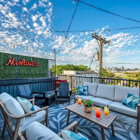 Brand New Views Karaoke Near Downtown Holiday home