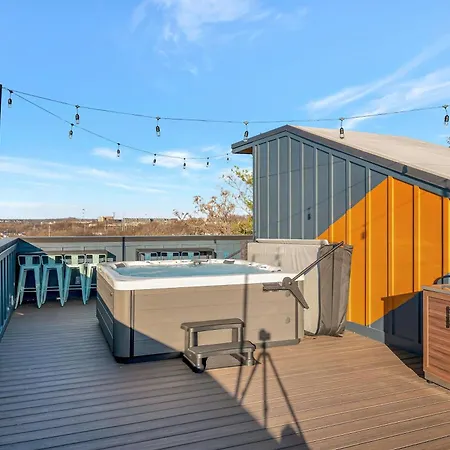 4 Rooftop Decks 4 Hot Tubs Game & Sauna Nashville