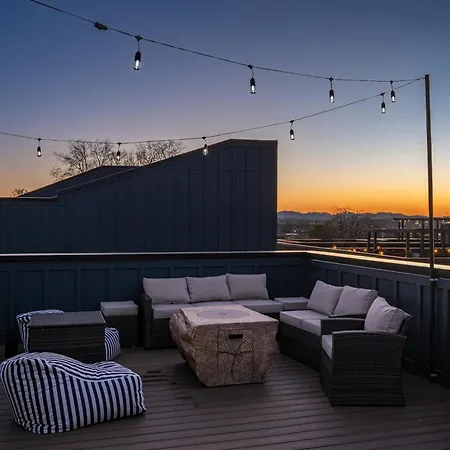Holiday home 4 Rooftop Decks 4 Hot Tubs Game & Sauna *