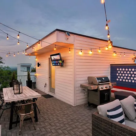 Rooftop Deck & Shuffleboard Bbq Near Downtown *